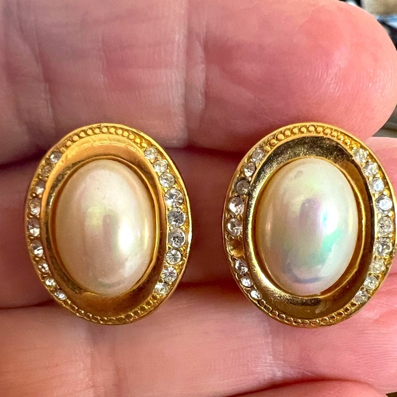 Chr. Dior Vintage Faux Pearl & Crystal Clip Earrings in Gold Plate Setting ** - Picture 3 of 13
